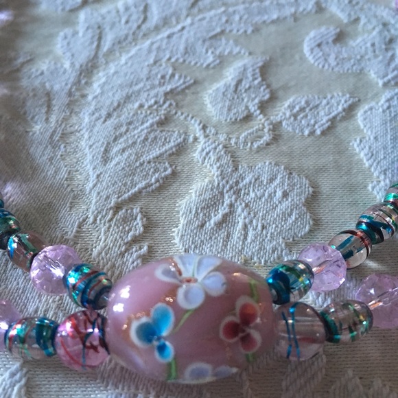 Beautiful pink and teal green necklace - Picture 2 of 5
